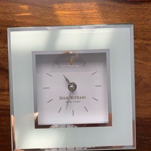 Mirrored clock